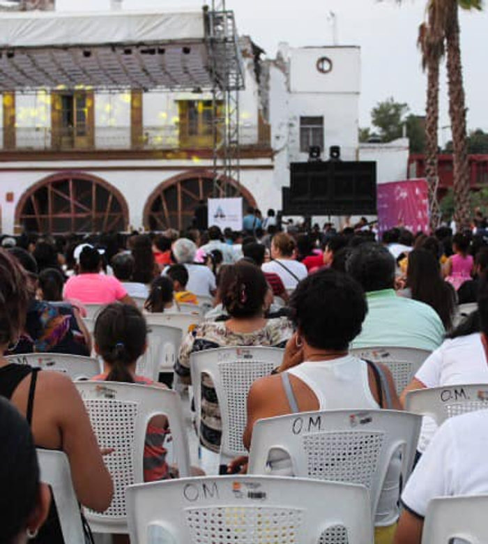 La danza en el zócalo. · Función comunitaria · Zócalo de Jojutla